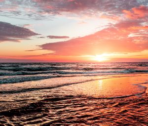 Preview wallpaper sunset, horizon, waves, sea