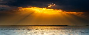 Preview wallpaper sunset, lake, clouds, horizon, sunlight