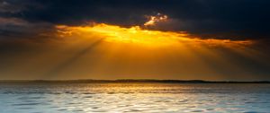 Preview wallpaper sunset, lake, clouds, horizon, sunlight