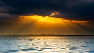 Preview wallpaper sunset, lake, clouds, horizon, sunlight