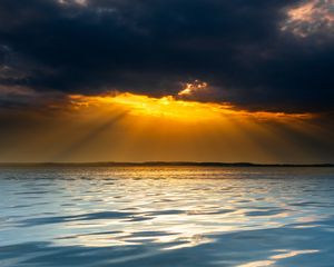 Preview wallpaper sunset, lake, clouds, horizon, sunlight