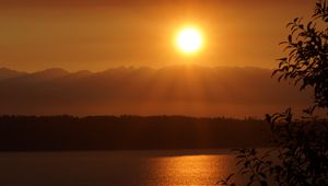 Preview wallpaper sunset, lake, dusk, sun, rays
