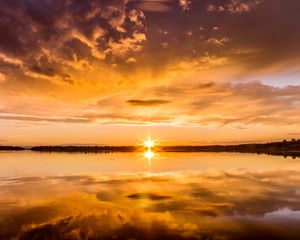 Preview wallpaper sunset, lake, dusk, water, reflection