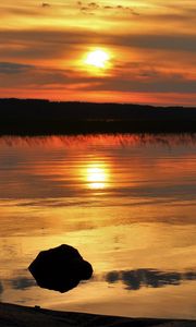 Preview wallpaper sunset, lake, sun, stones, reflection