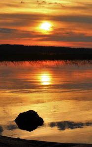 Preview wallpaper sunset, lake, sun, stones, reflection