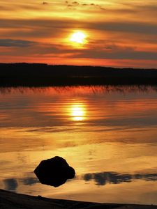 Preview wallpaper sunset, lake, sun, stones, reflection