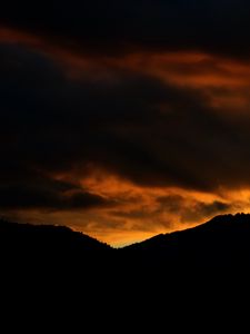 Preview wallpaper sunset, mountains, clouds, cloudy