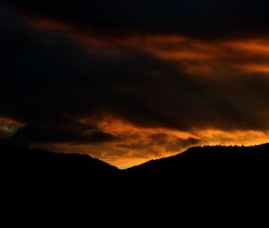 Preview wallpaper sunset, mountains, clouds, cloudy