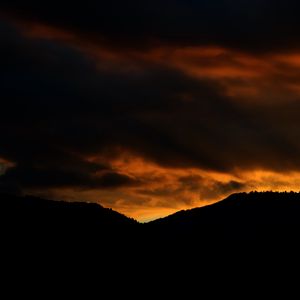 Preview wallpaper sunset, mountains, clouds, cloudy