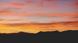 Preview wallpaper sunset, mountains, horizon, clouds