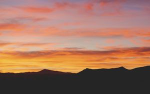 Preview wallpaper sunset, mountains, horizon, clouds