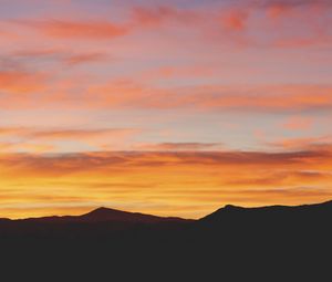 Preview wallpaper sunset, mountains, horizon, clouds