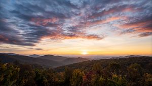Preview wallpaper sunset, mountains, horizon, dusk, landscape