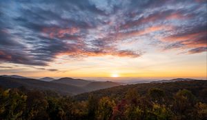 Preview wallpaper sunset, mountains, horizon, dusk, landscape