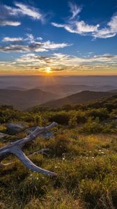 Preview wallpaper sunset, mountains, sun, light, landscape