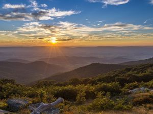 Preview wallpaper sunset, mountains, sun, light, landscape