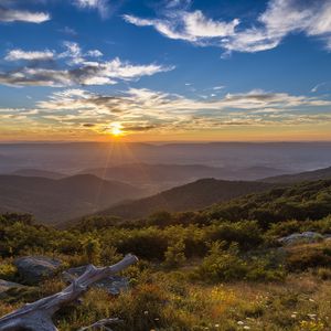 Preview wallpaper sunset, mountains, sun, light, landscape