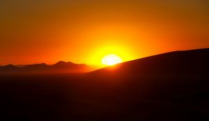 Preview wallpaper sunset, mountains, sun, dusk, dark