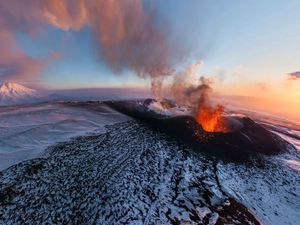 Preview wallpaper sunset, mountains, volcano