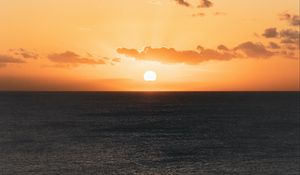 Preview wallpaper sunset, ocean, sun, horizon, dusk