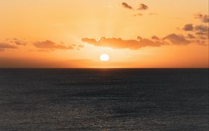 Preview wallpaper sunset, ocean, sun, horizon, dusk