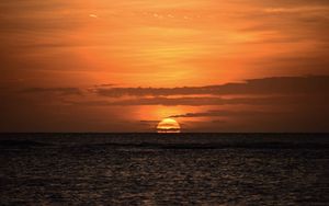 Preview wallpaper sunset, ocean, waves, horizon, dusk