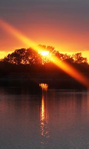 Preview wallpaper sunset, river, trees, light