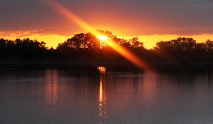 Preview wallpaper sunset, river, trees, light