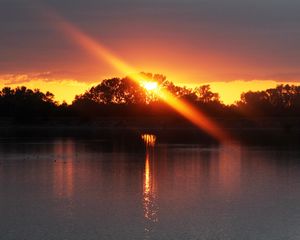 Preview wallpaper sunset, river, trees, light