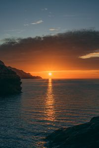 Preview wallpaper sunset, rocks, glare, sea, horizon
