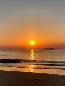 Preview wallpaper sunset, sea, beach, waves, dusk