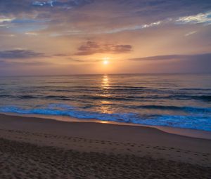 Preview wallpaper sunset, sea, beach, waves, dusk, evening