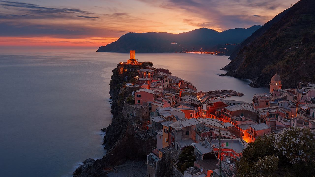 Wallpaper sunset, sea, buildings, mountains, vernazza, italy