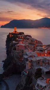 Preview wallpaper sunset, sea, buildings, mountains, vernazza, italy