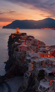 Preview wallpaper sunset, sea, buildings, mountains, vernazza, italy