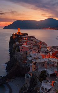 Preview wallpaper sunset, sea, buildings, mountains, vernazza, italy