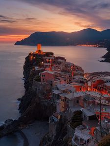 Preview wallpaper sunset, sea, buildings, mountains, vernazza, italy