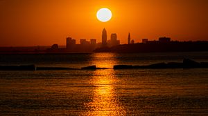 Preview wallpaper sunset, sea, city, dark, horizon
