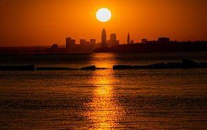 Preview wallpaper sunset, sea, city, dark, horizon