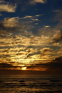 Preview wallpaper sunset, sea, clouds, dusk, horizon