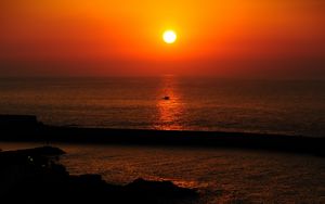 Preview wallpaper sunset, sea, dark, dusk, landscape