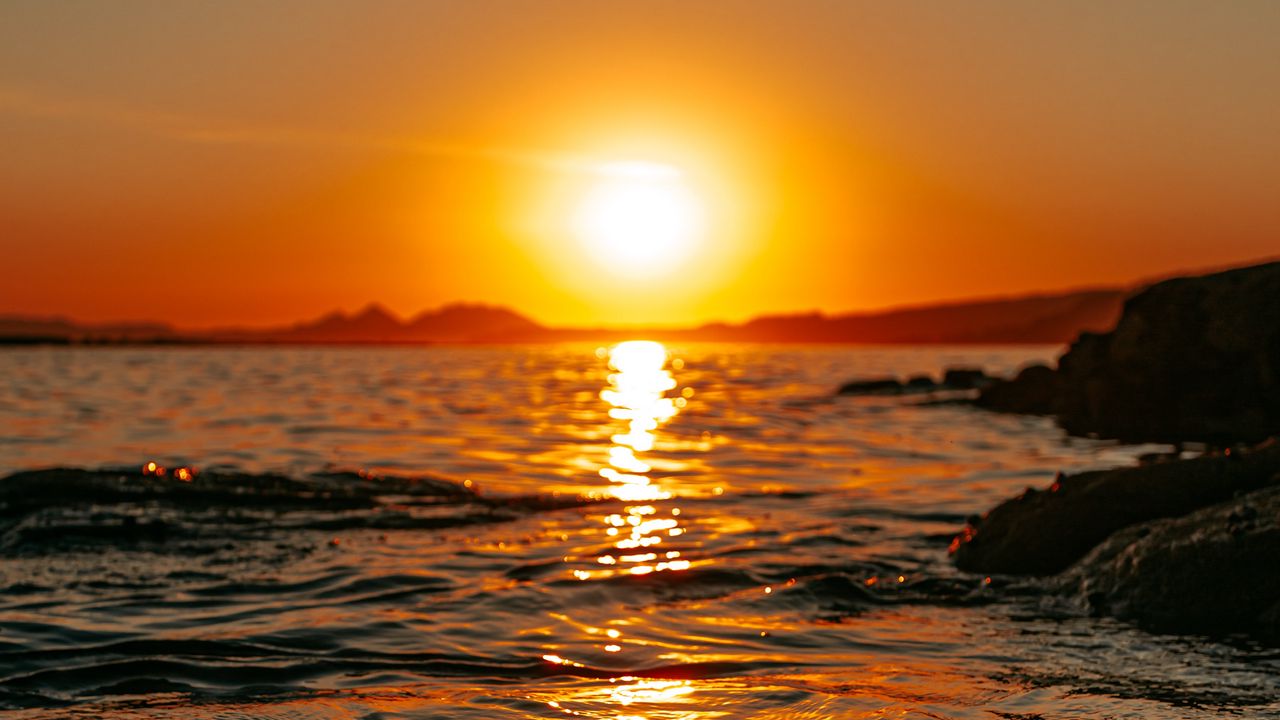 Wallpaper sunset, sea, glare, rocks, sky