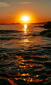 Preview wallpaper sunset, sea, glare, rocks, sky