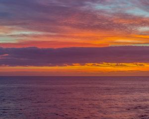 Preview wallpaper sunset, sea, horizon, clouds, waves