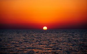 Preview wallpaper sunset, sea, horizon, glare, sky