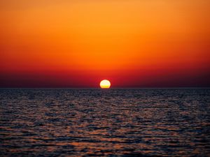 Preview wallpaper sunset, sea, horizon, glare, sky