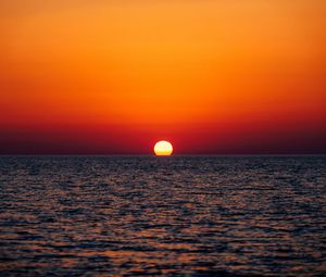 Preview wallpaper sunset, sea, horizon, glare, sky