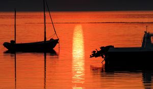 Preview wallpaper sunset, sea, mountains, boats, reflection, dark