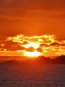 Preview wallpaper sunset, sea, rocks, sun, dusk
