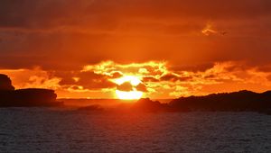 Preview wallpaper sunset, sea, rocks, sun, dusk